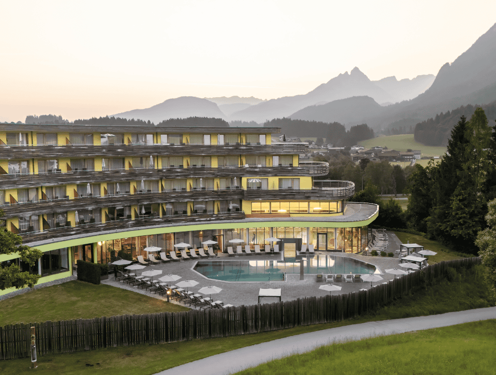 Inmitten der stimmungsvollen Kulisse der Tiroler Bergwelt liegt das Alduts-Only-Hotel DAS SIEBEN